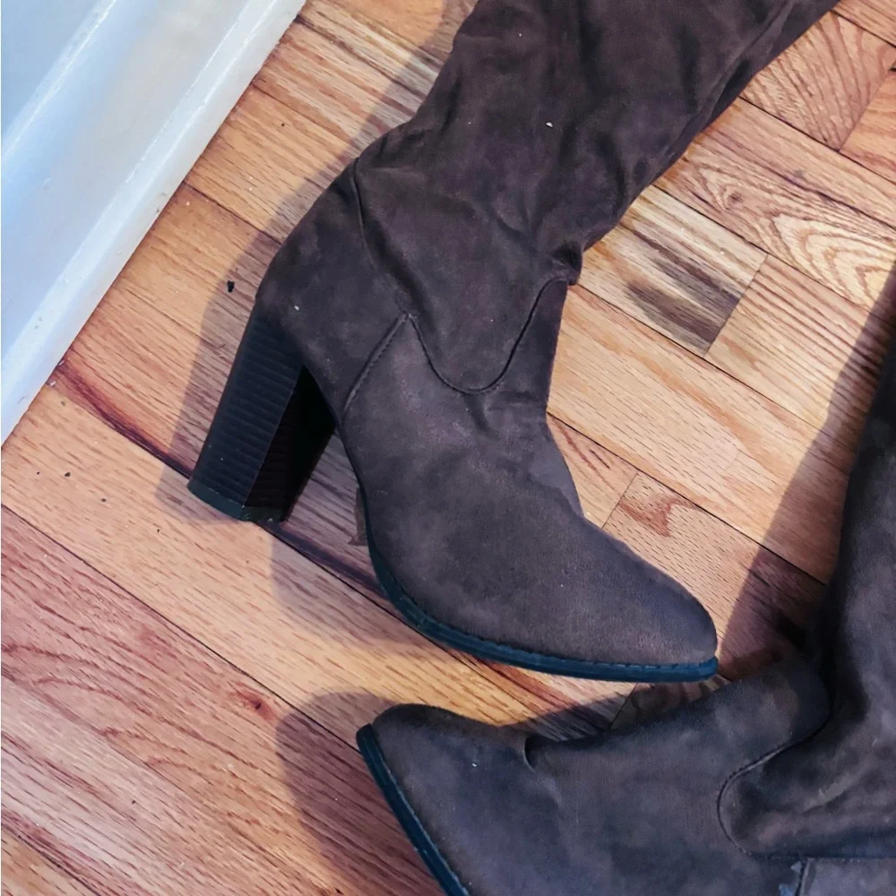 Charlotte Russe brown knee high boots with thick heel and lace up at the top siz